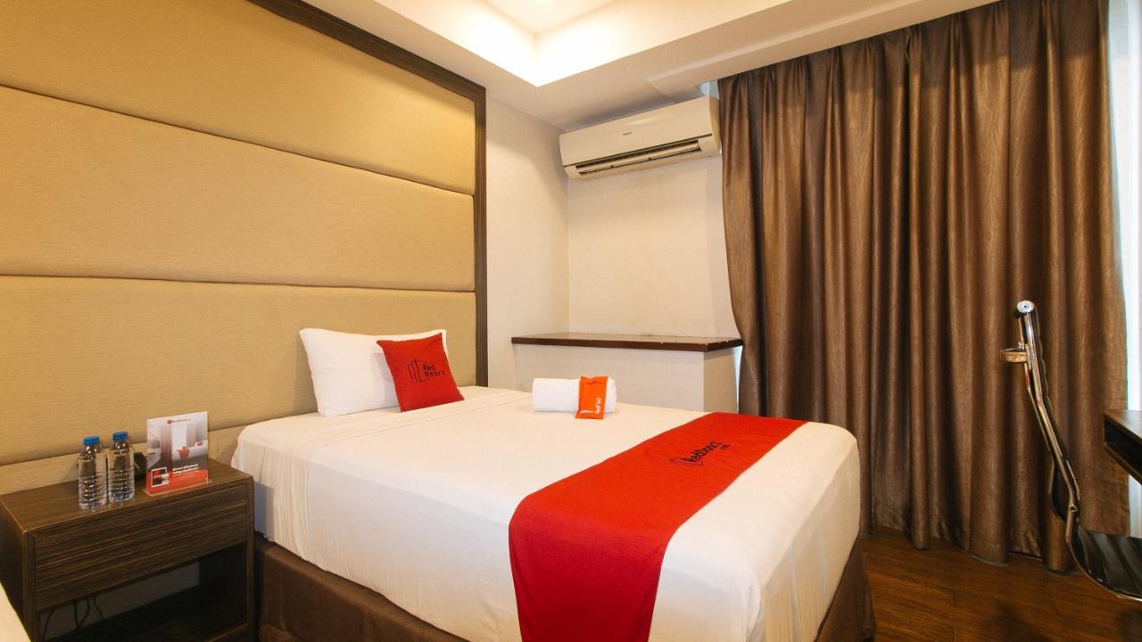 Reddoorz Premium @ West Avenue Quezon City Extérieur photo