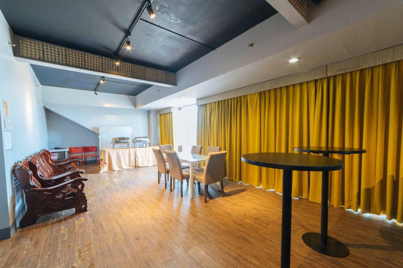 Reddoorz Premium @ West Avenue Quezon City Extérieur photo