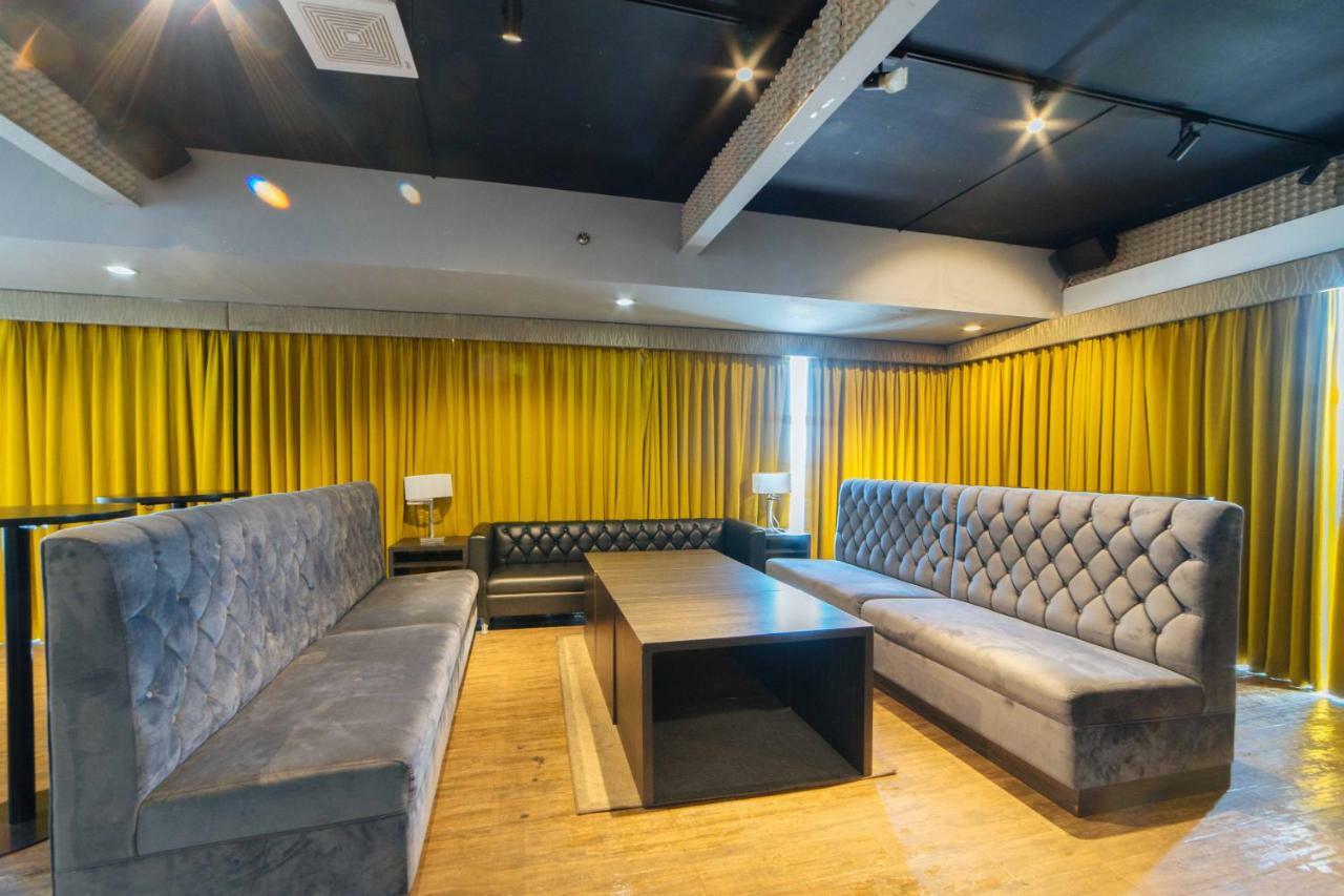 Reddoorz Premium @ West Avenue Quezon City Extérieur photo